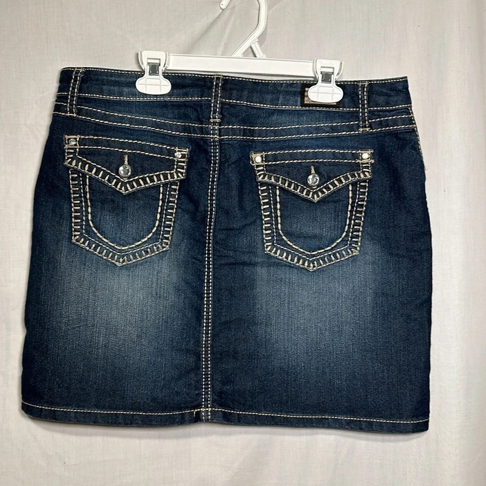 dark wash Earl Jean denim mini skirt size 10 - Picture 2 of 3